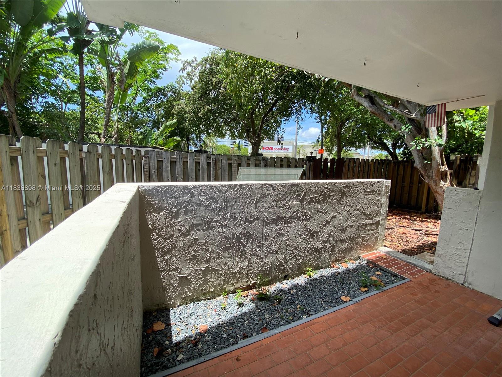DADELAND GROVE CONDO - Residential