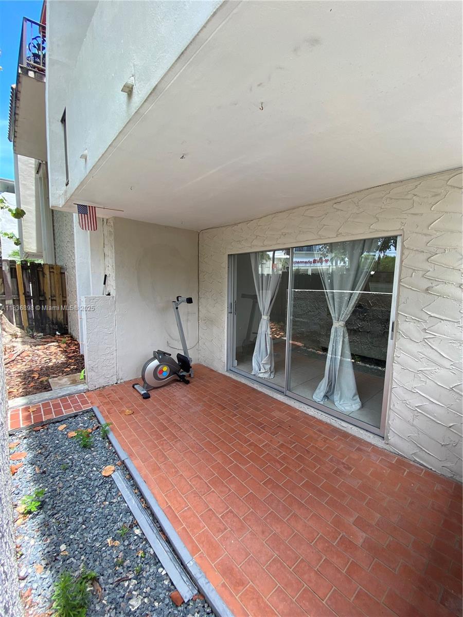 DADELAND GROVE CONDO - Residential