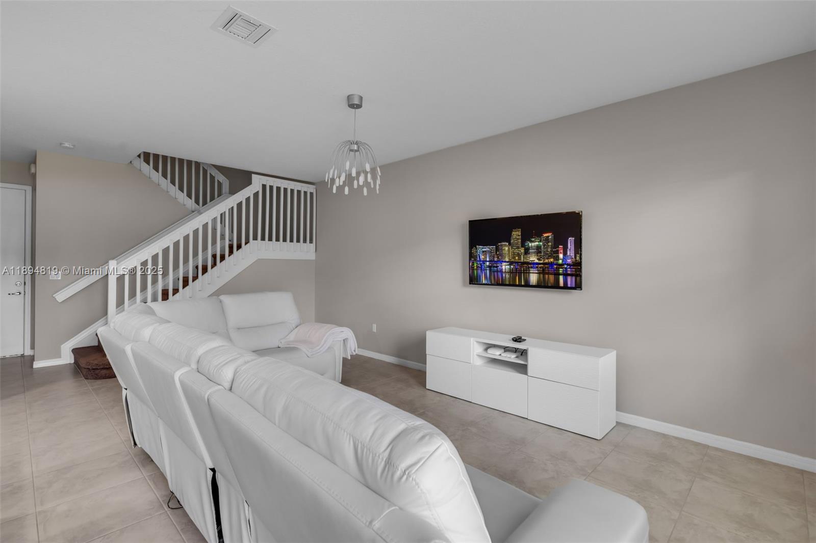 CHAMPION LAKES - Residential