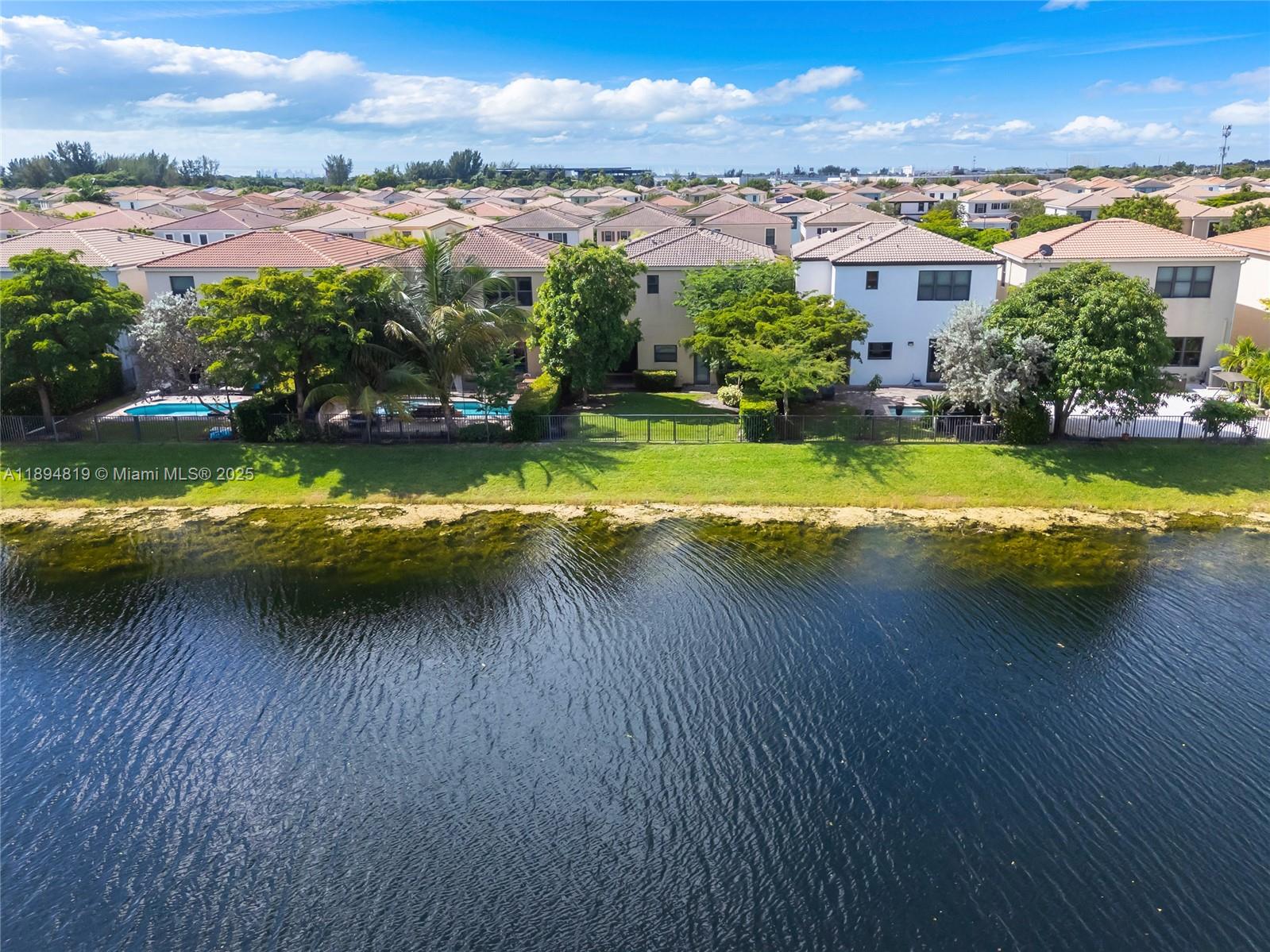 CHAMPION LAKES - Residential
