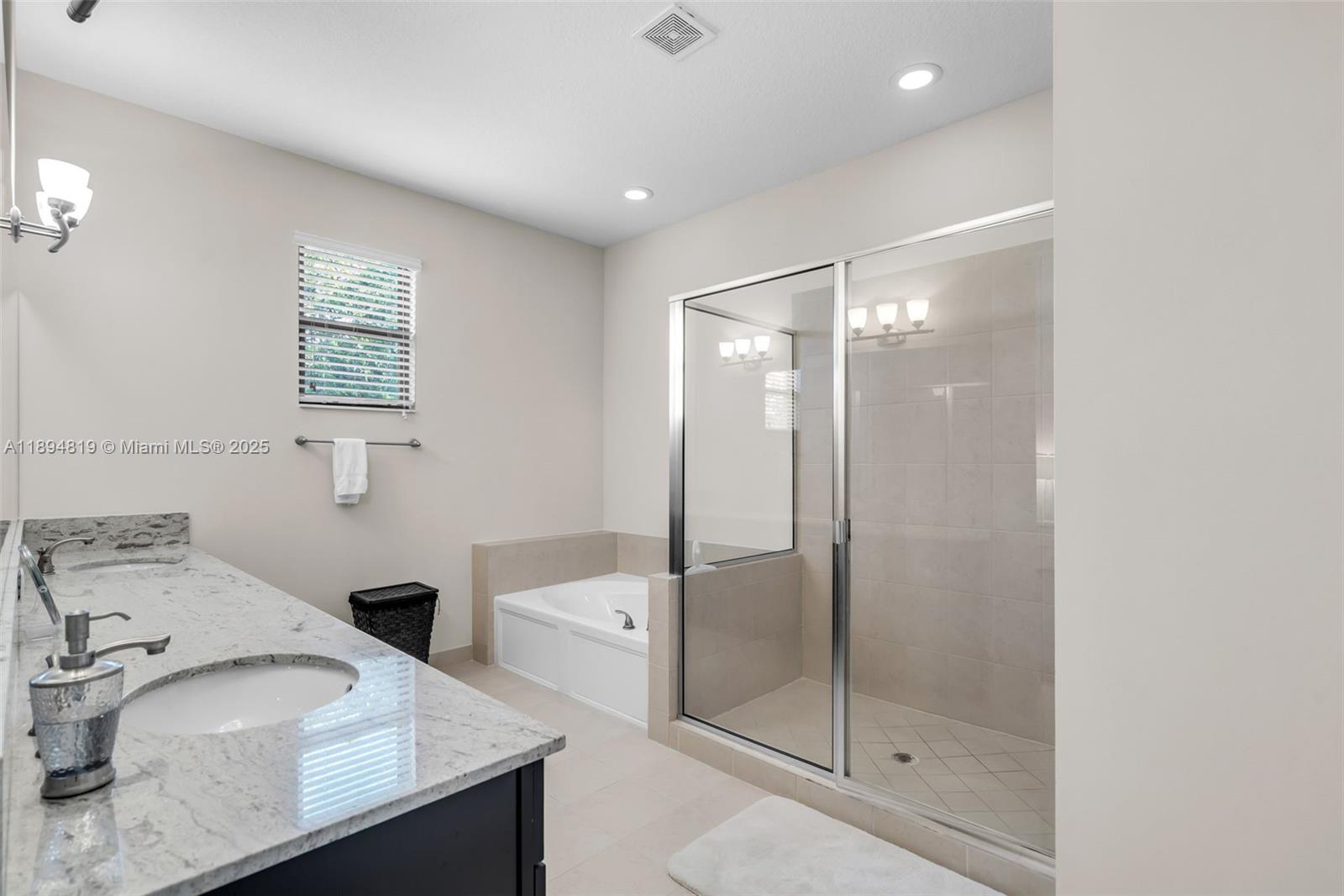 CHAMPION LAKES - Residential