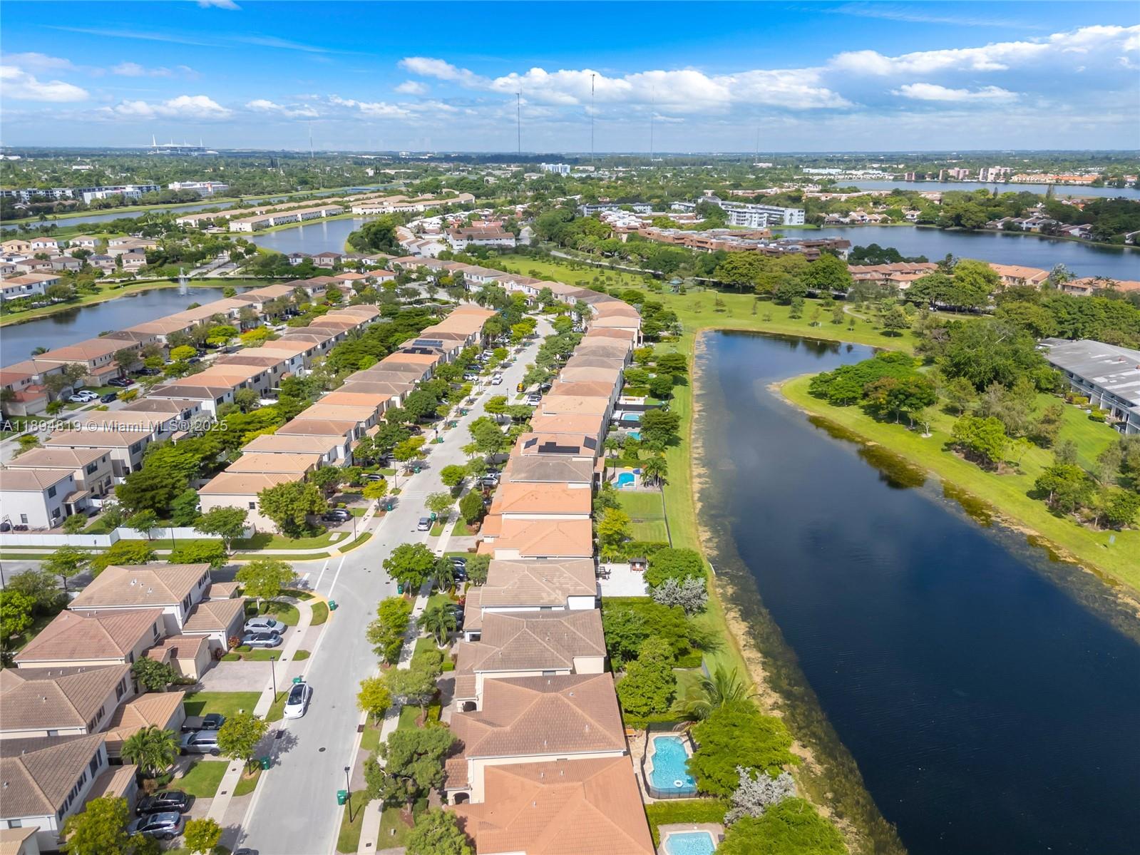 CHAMPION LAKES - Residential