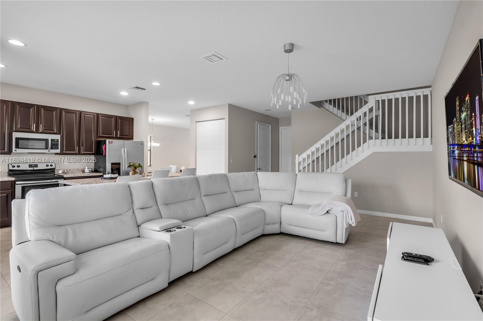 CHAMPION LAKES - Residential