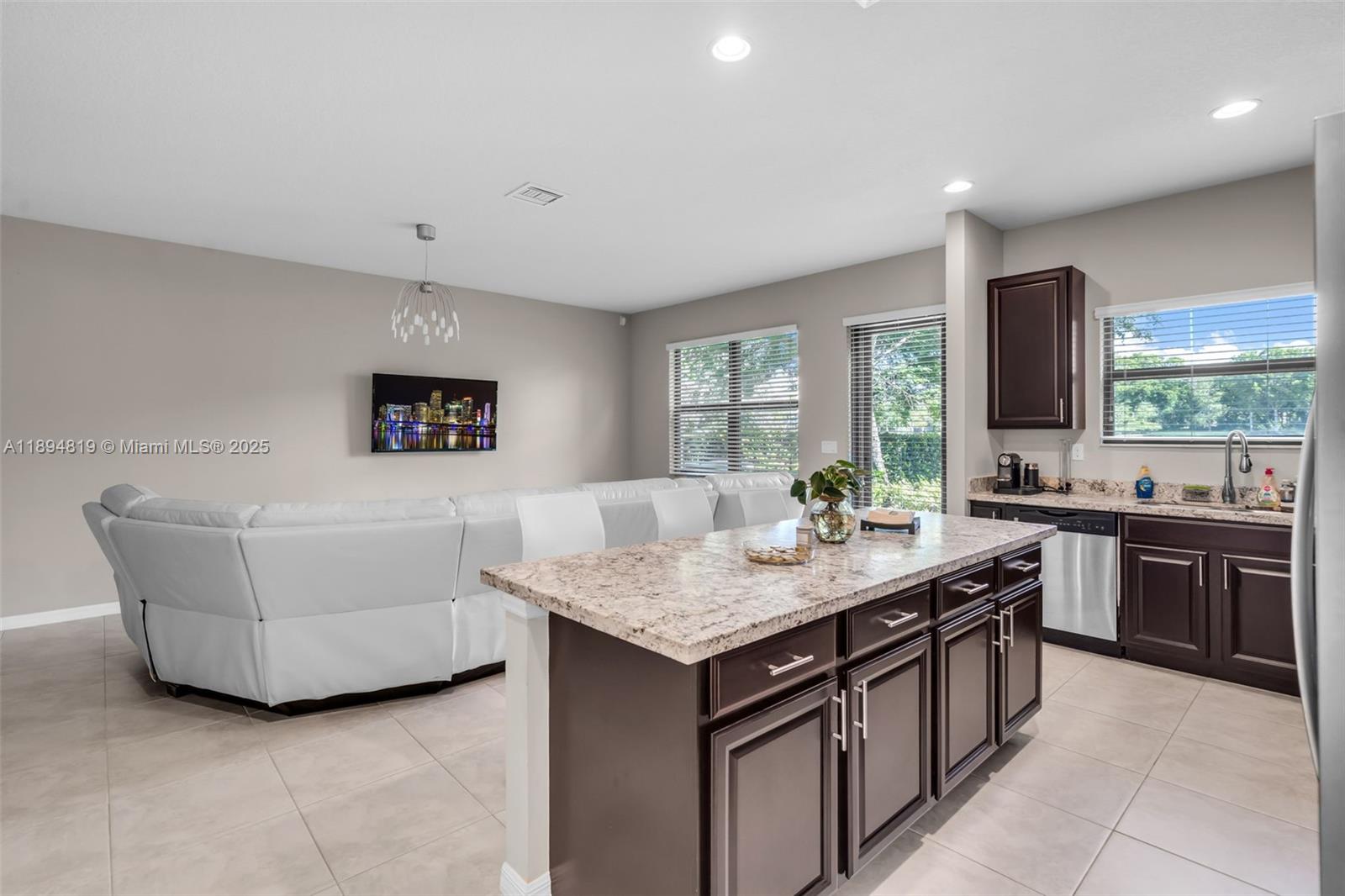 CHAMPION LAKES - Residential