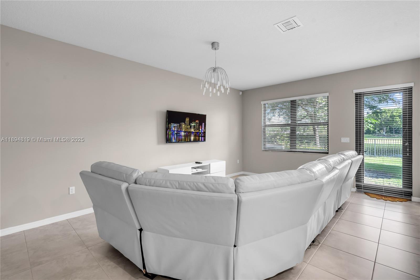 CHAMPION LAKES - Residential