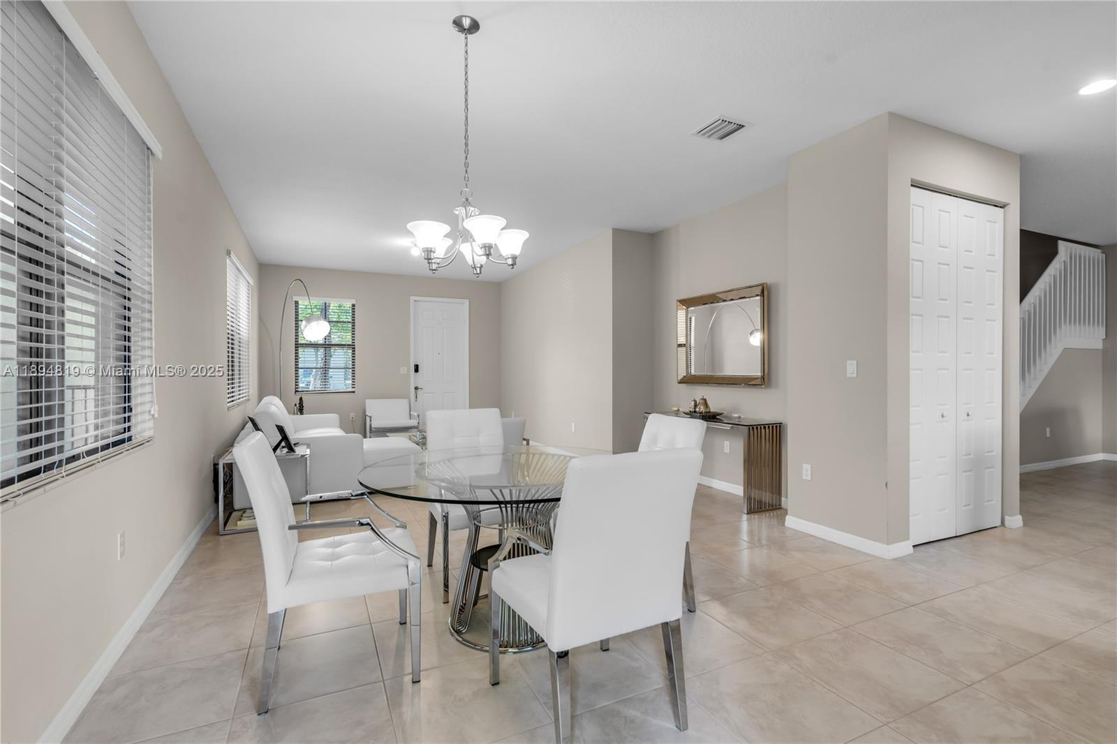CHAMPION LAKES - Residential