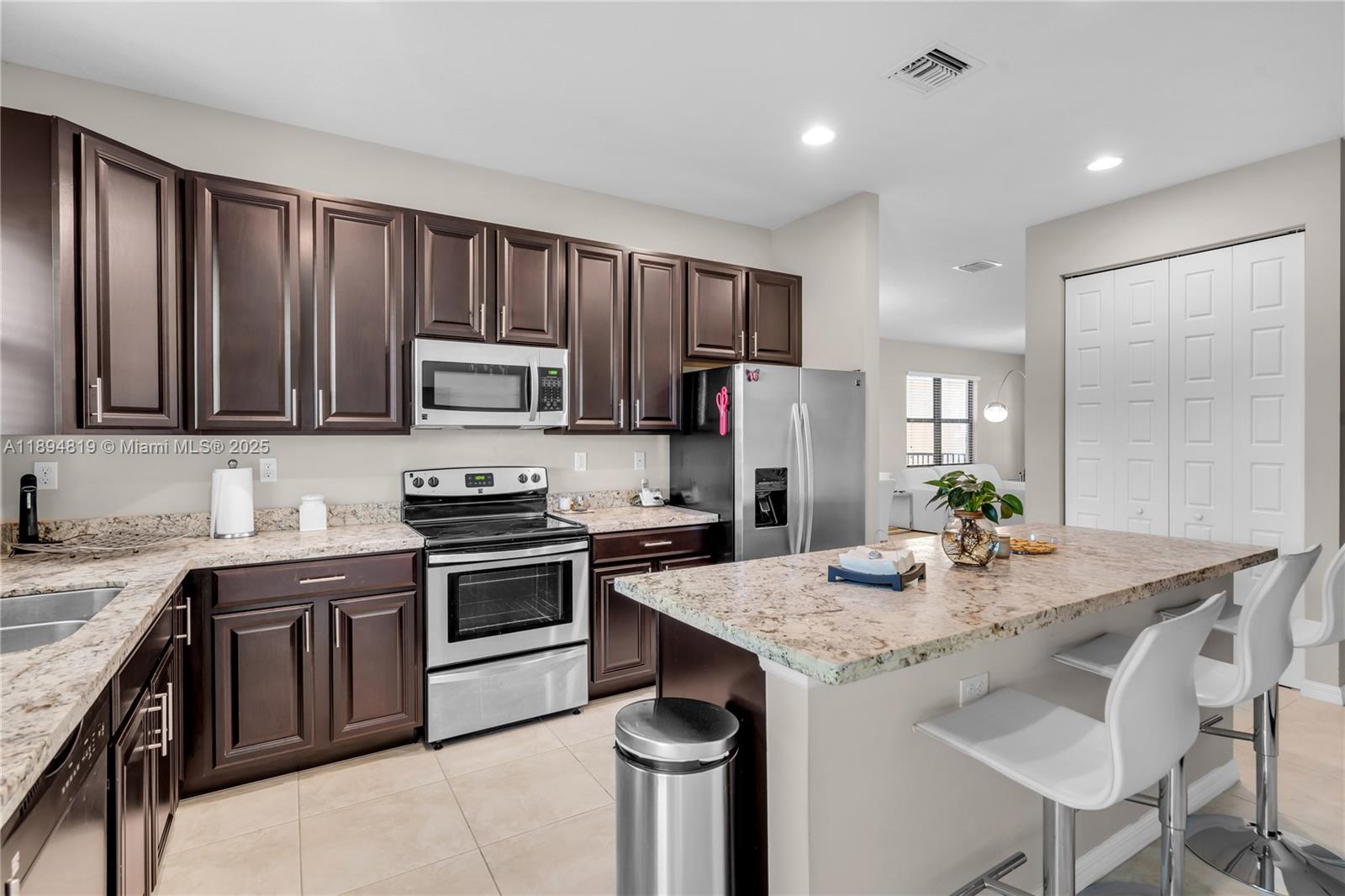 CHAMPION LAKES - Residential