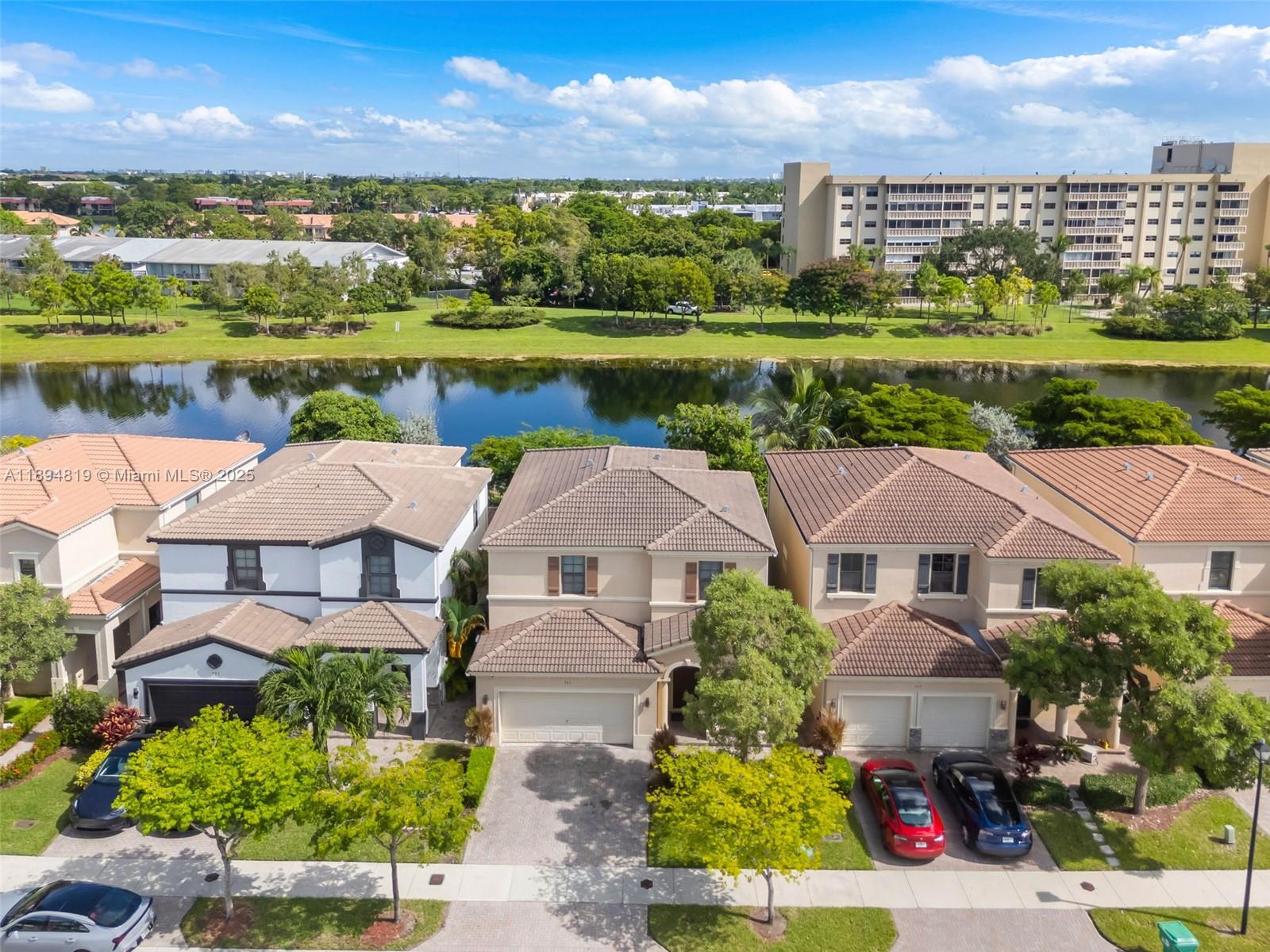 CHAMPION LAKES - Residential