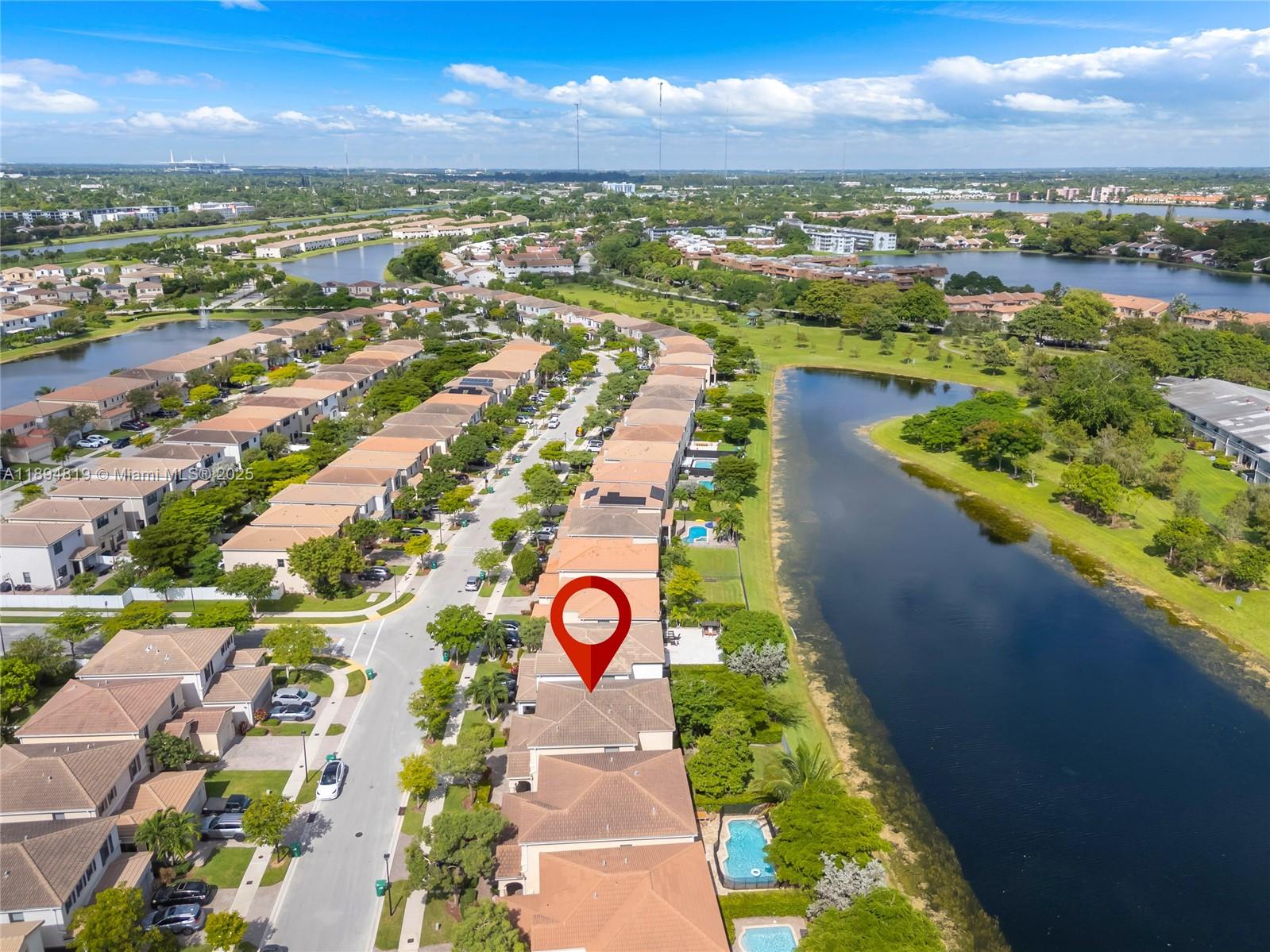 CHAMPION LAKES - Residential