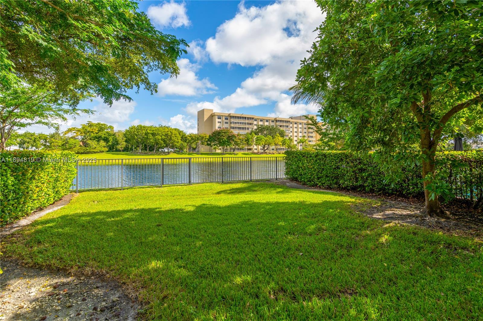 CHAMPION LAKES - Residential
