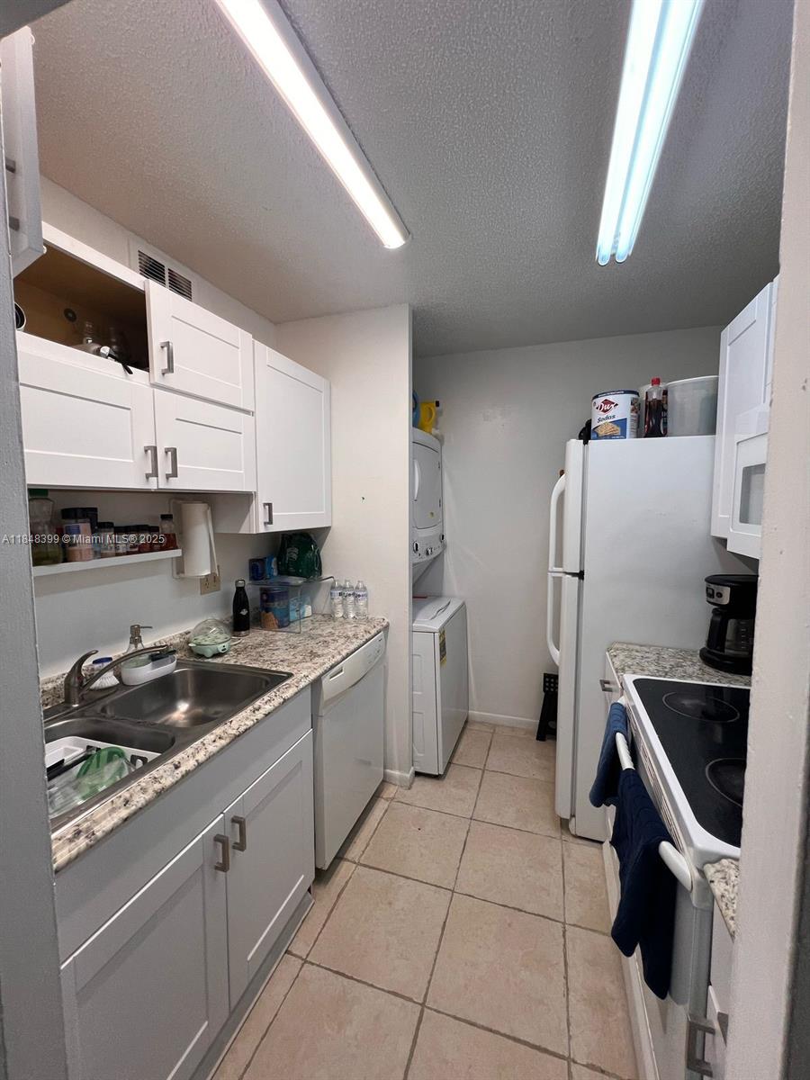 LAKEWOOD VILLAGE - Residential