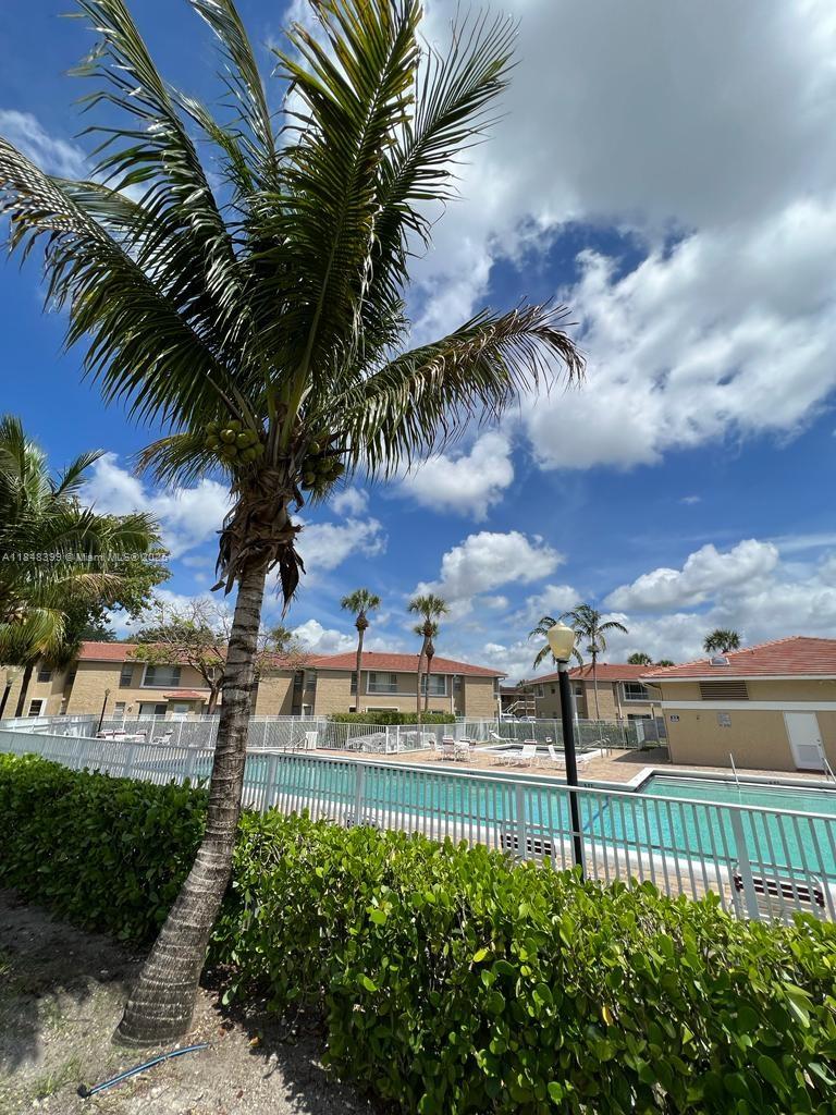 10204 Twin Lakes Dr 14-H