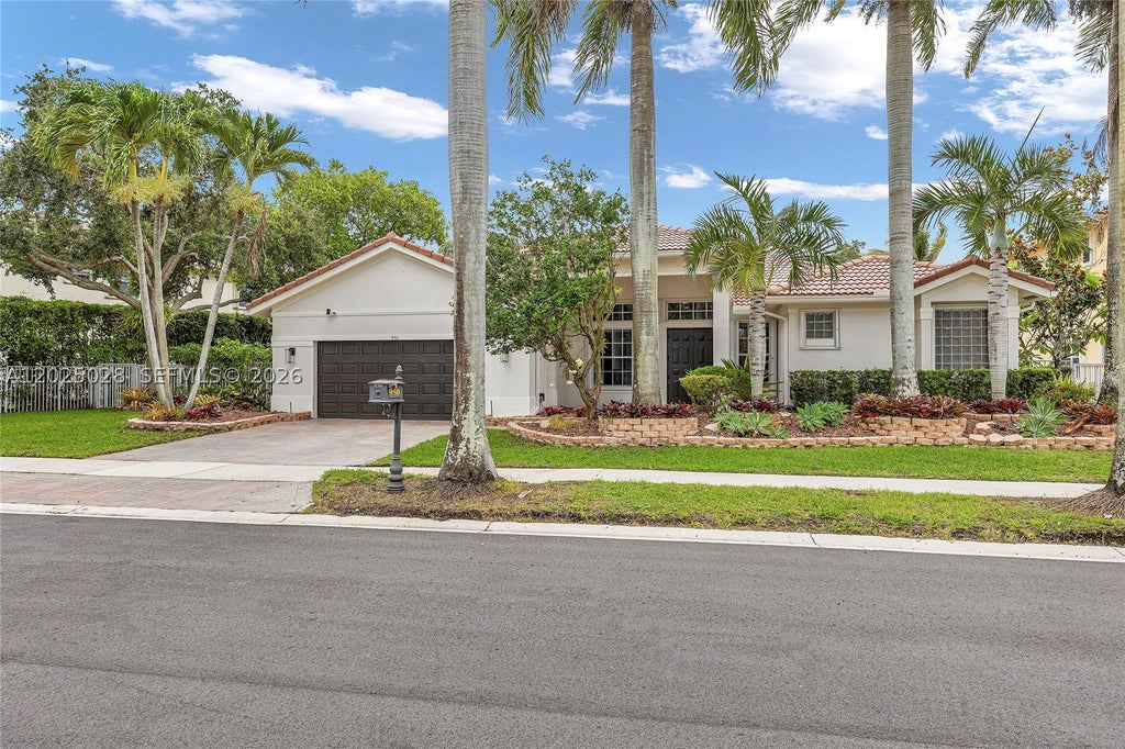 Photo of 950 Marina Dr, Weston, FL 33327 (MLS # A12025028)