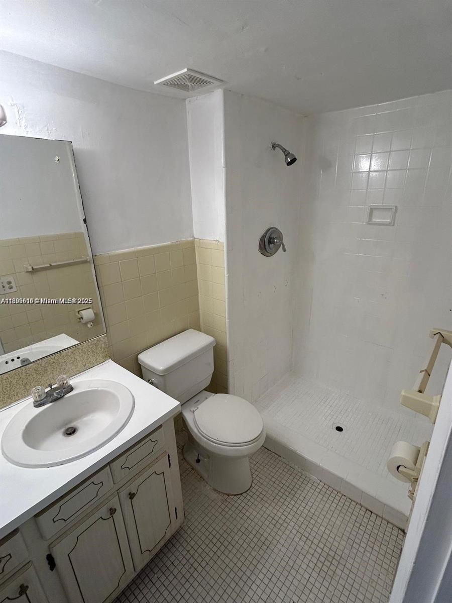 CLAREMONT PLACE CONDO - Residential Lease