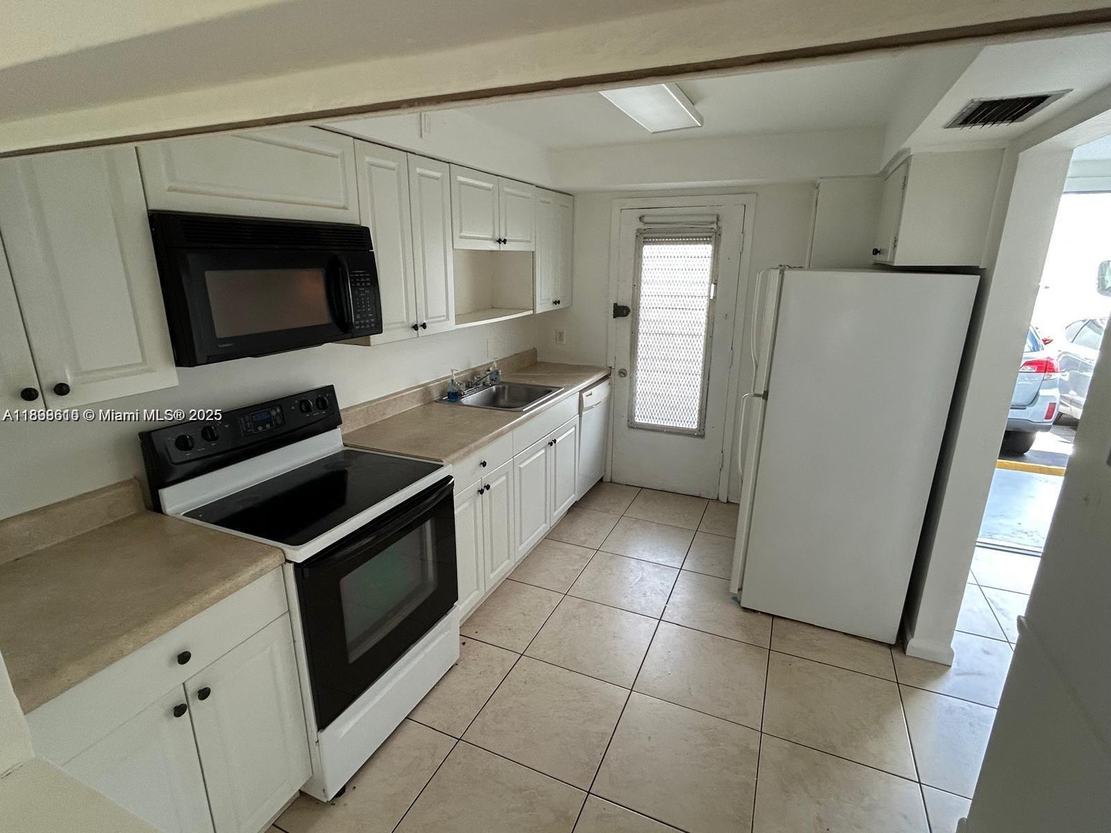 CLAREMONT PLACE CONDO - Residential Lease