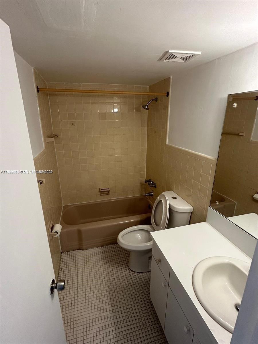 CLAREMONT PLACE CONDO - Residential Lease