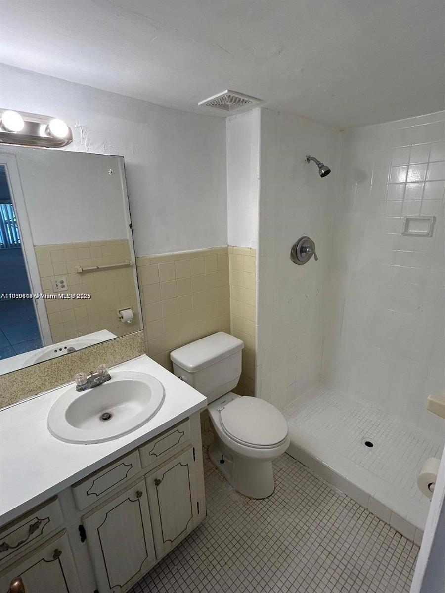 CLAREMONT PLACE CONDO - Residential Lease