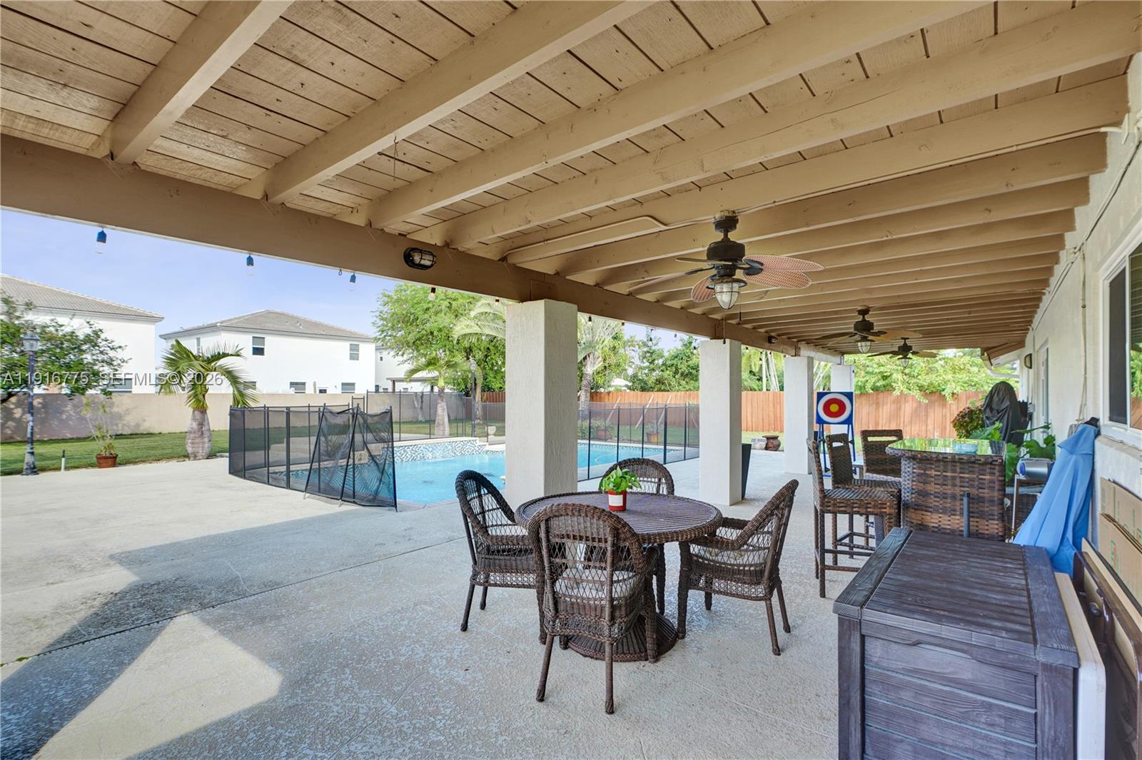 KINGS GROVE - Residential