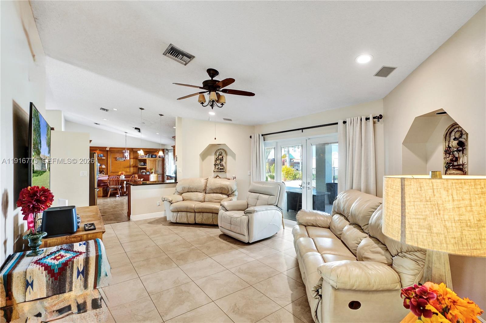 KINGS GROVE - Residential