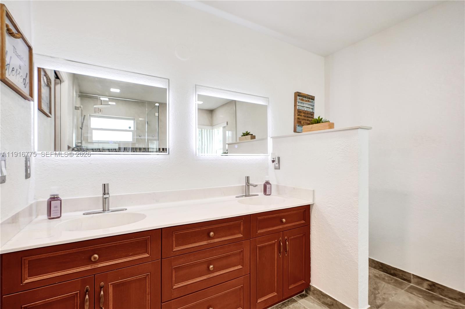 KINGS GROVE - Residential