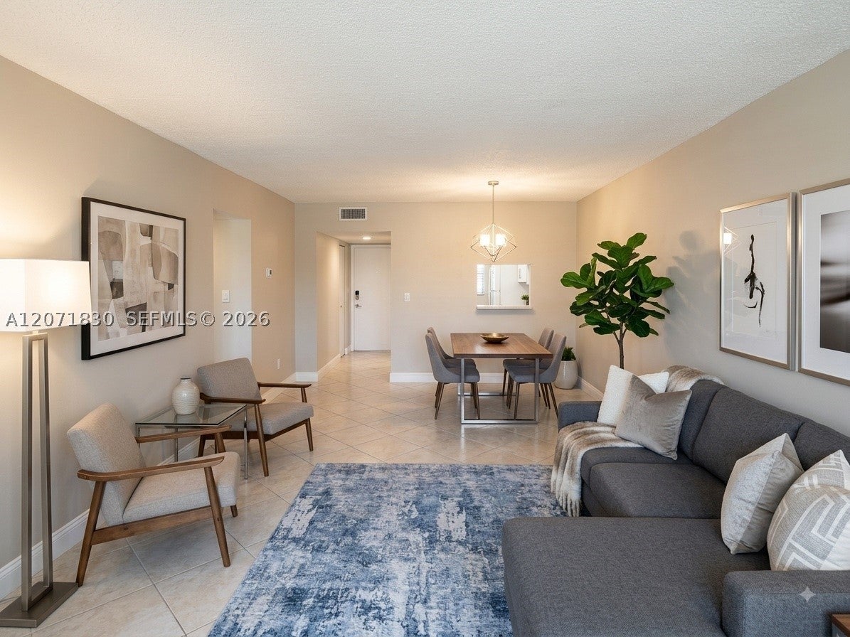 1000 Hillcrest Ct 214, Hollywood FL 33021