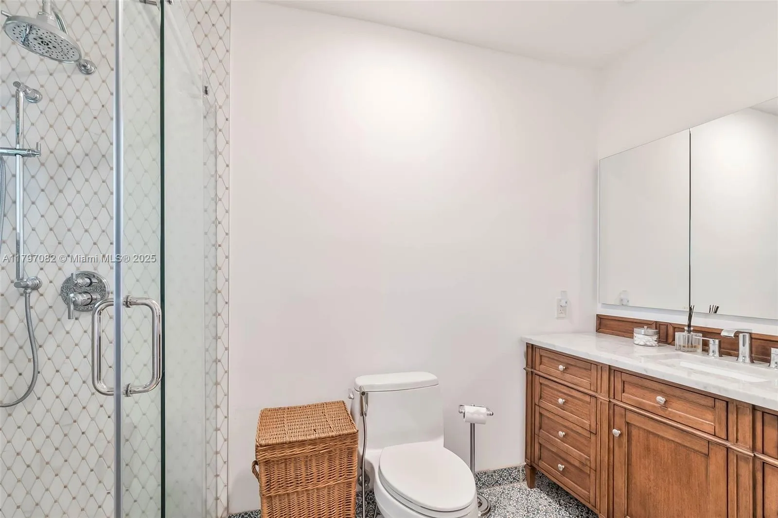 Coral Gables, Florida 33134, United States, 5 Bedrooms Bedrooms, ,4 BathroomsBathrooms,Residential,Pending,123884