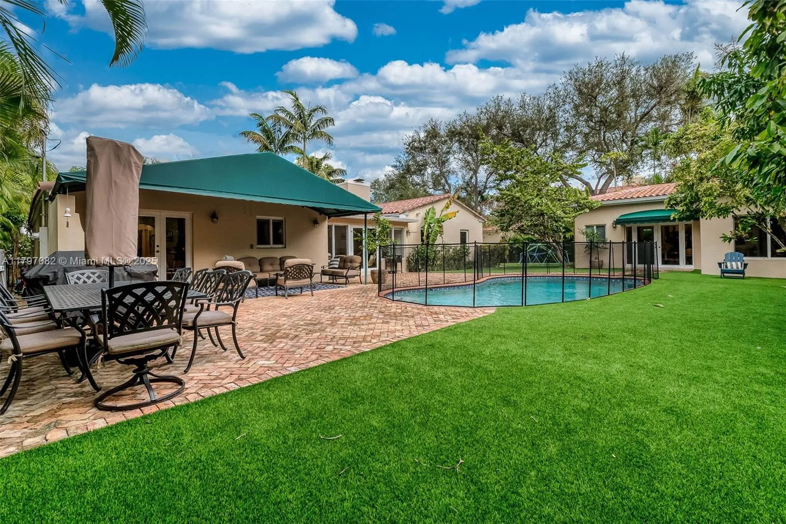 Coral Gables, Florida 33134, United States, 5 Bedrooms Bedrooms, ,4 BathroomsBathrooms,Residential,Pending,123884