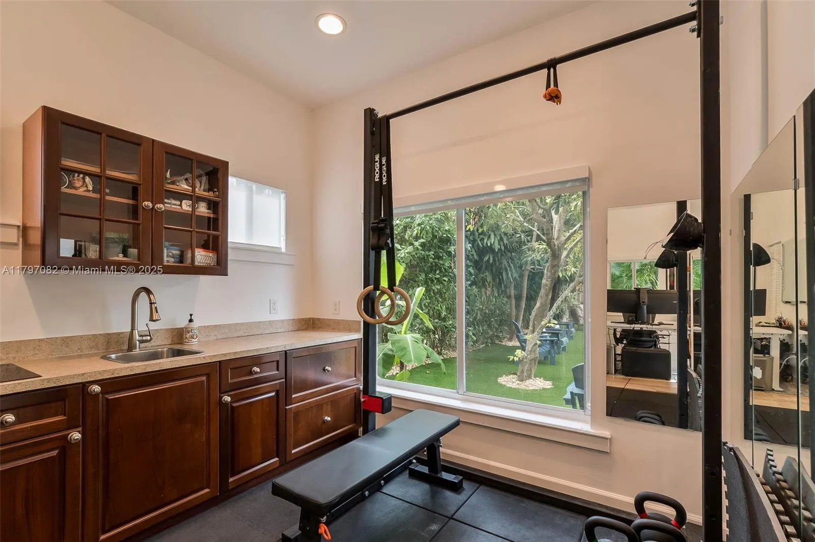 Coral Gables, Florida 33134, United States, 5 Bedrooms Bedrooms, ,4 BathroomsBathrooms,Residential,Pending,123884