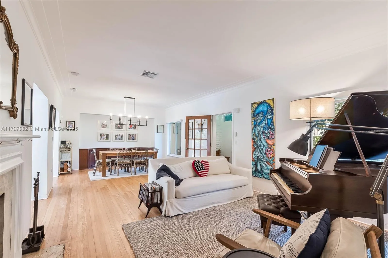 Coral Gables, Florida 33134, United States, 5 Bedrooms Bedrooms, ,4 BathroomsBathrooms,Residential,Pending,123884