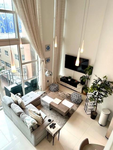 253 NE 2nd St 421