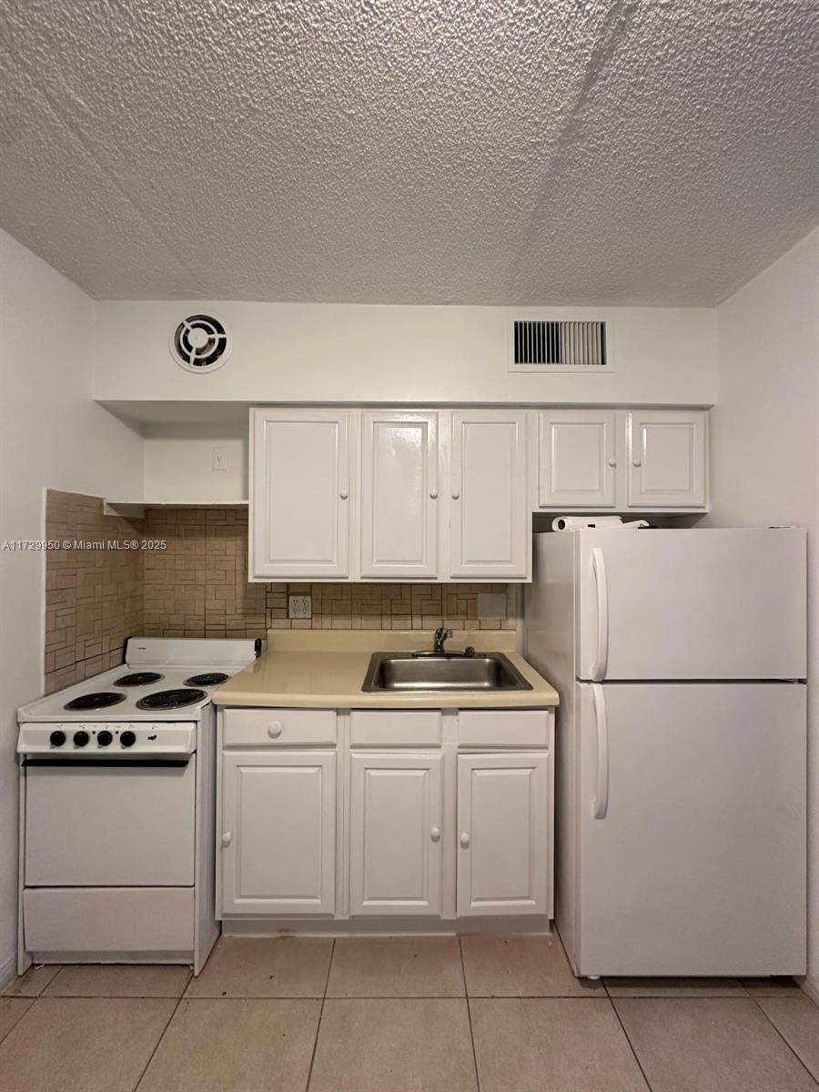 BOULEVARD GARDENS - Residential Lease