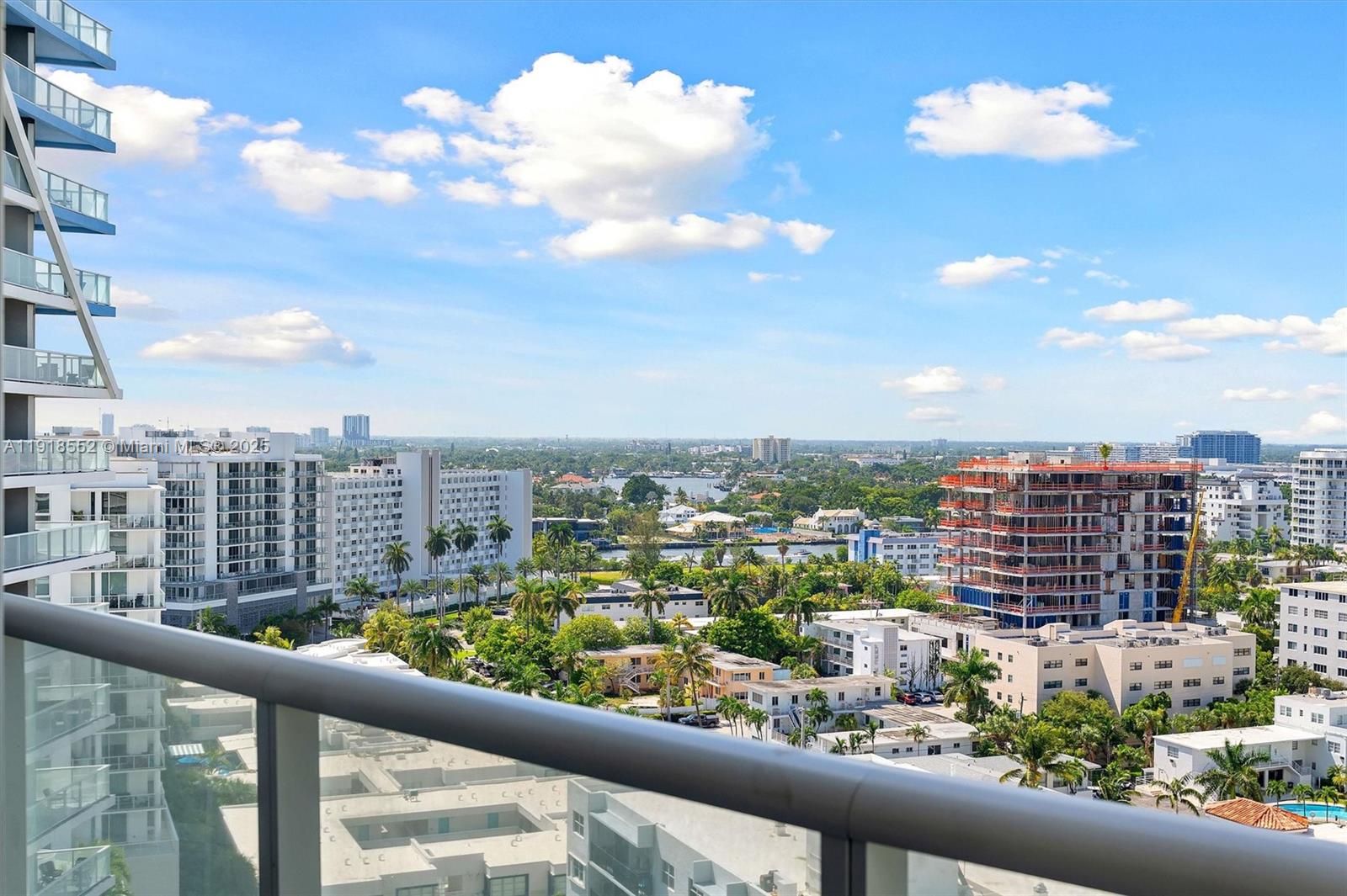FORT LAUDERDALE RESIDENCE - Residential Lease