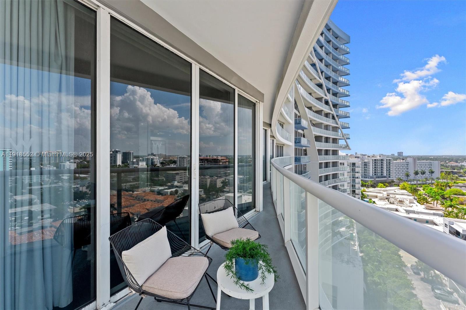 FORT LAUDERDALE RESIDENCE - Residential Lease