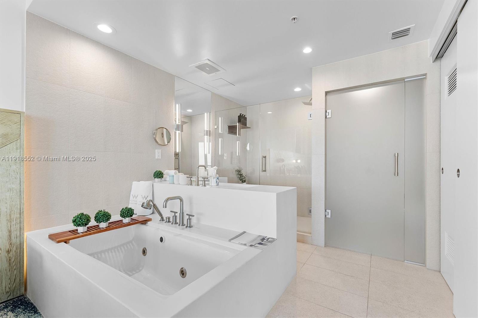 FORT LAUDERDALE RESIDENCE - Residential Lease