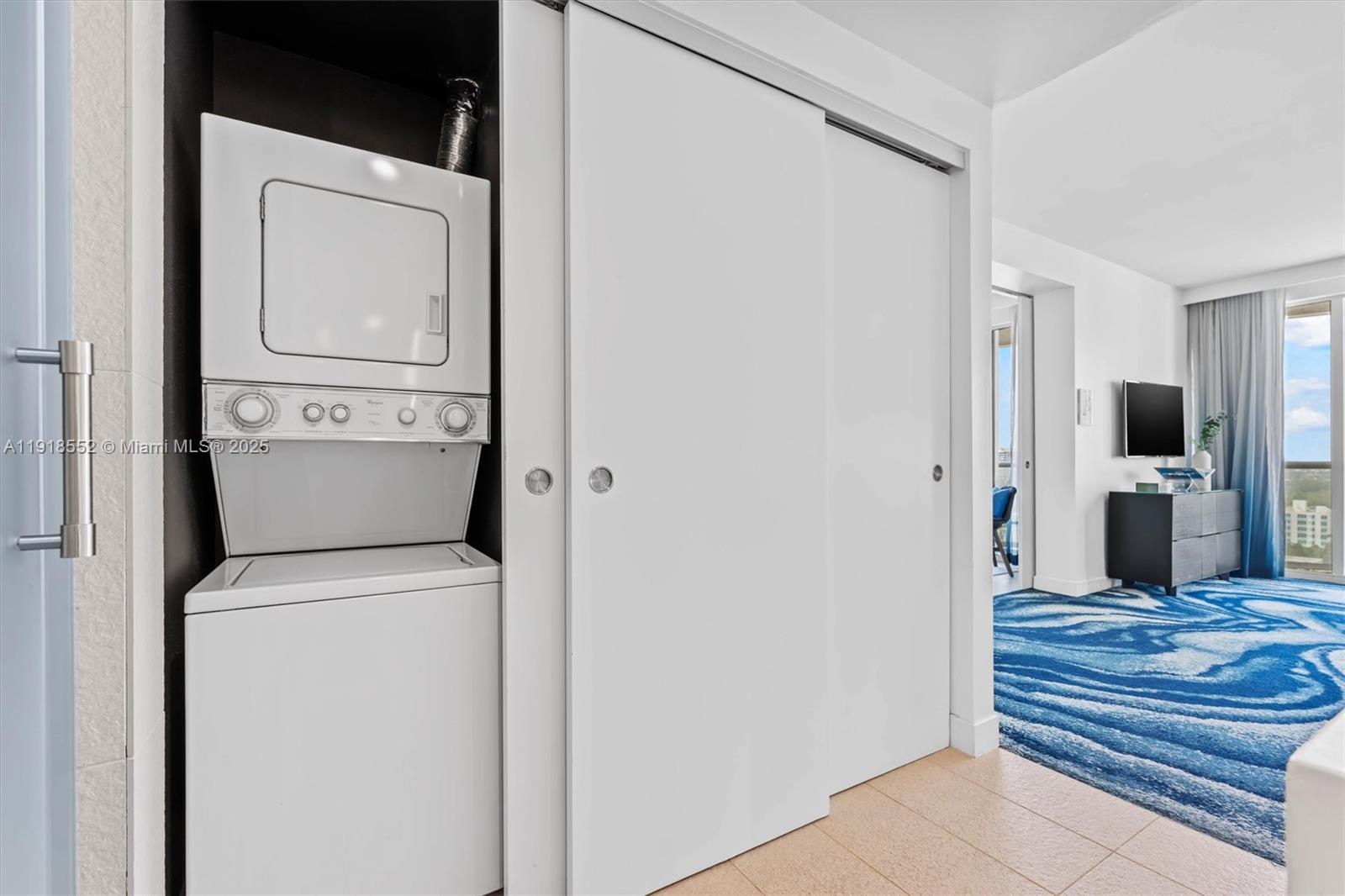 FORT LAUDERDALE RESIDENCE - Residential Lease