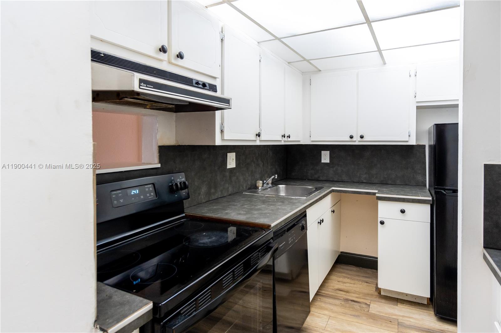 THE TERRACES CONDO PH II - Residential Lease