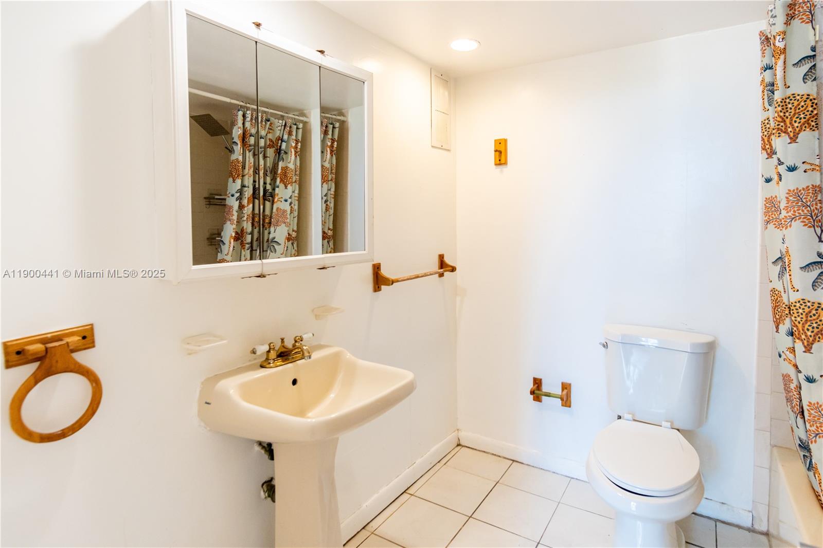 THE TERRACES CONDO PH II - Residential Lease