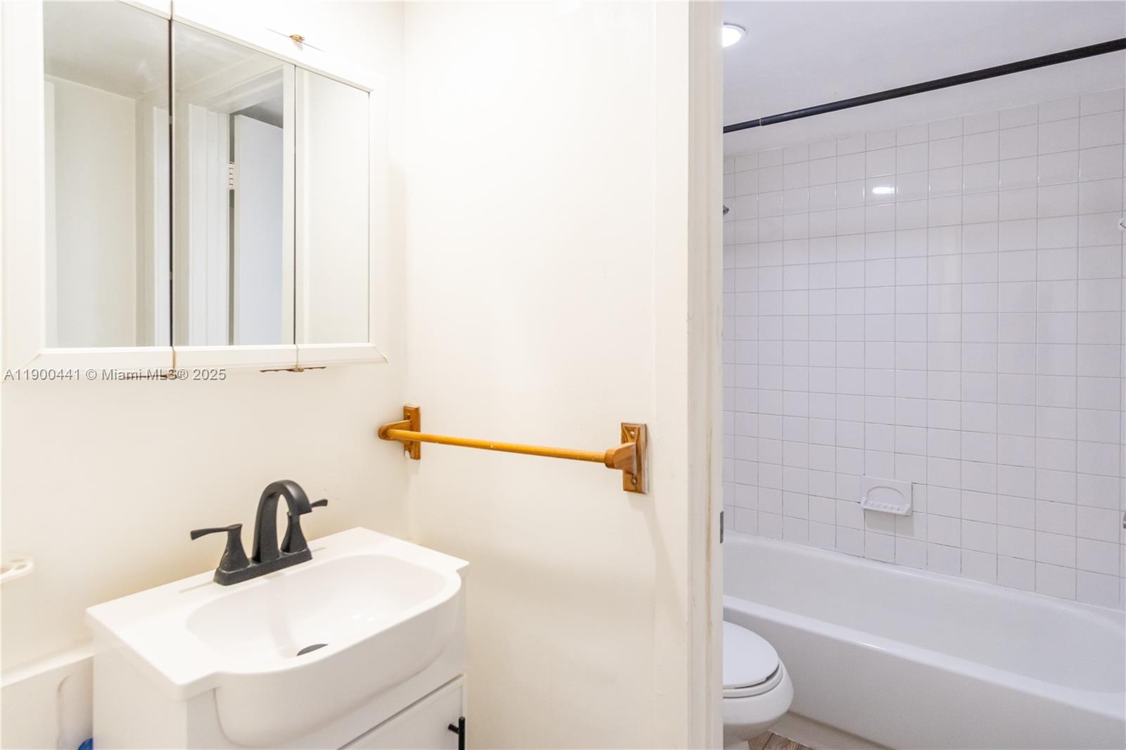 THE TERRACES CONDO PH II - Residential Lease