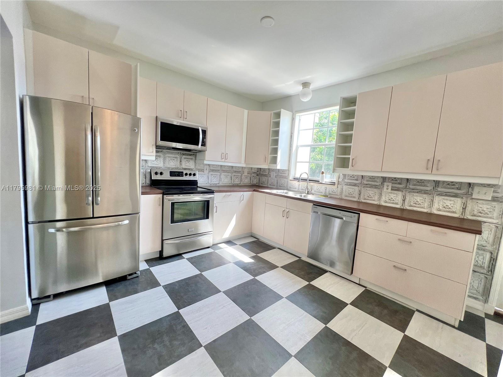 315 NE 110th St 2