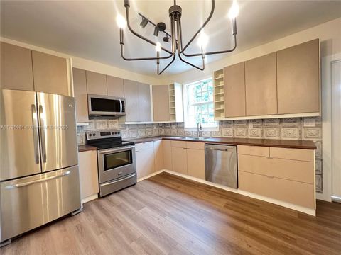315 NE 110th St 2 Miami FL 33161