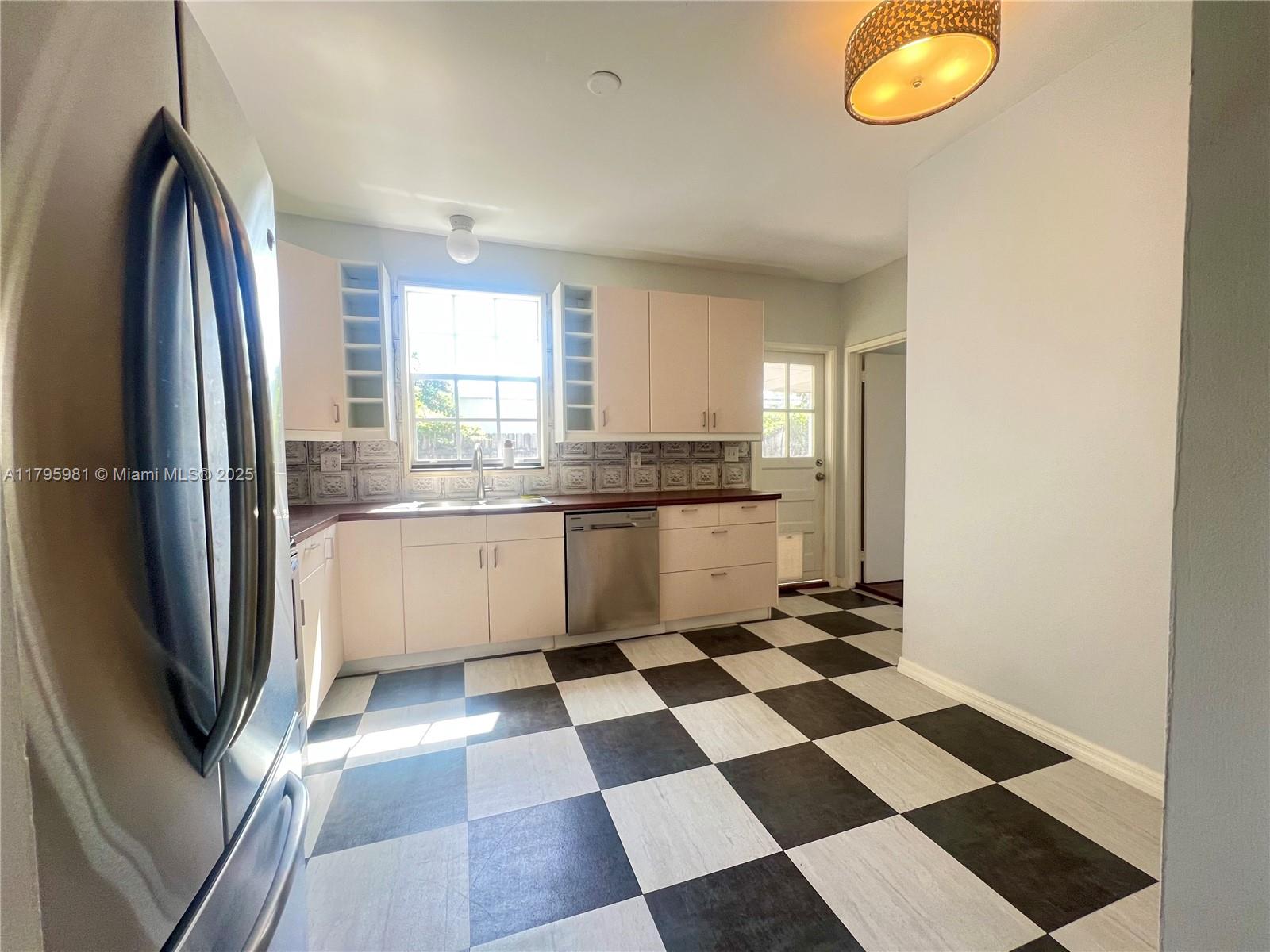 315 NE 110th St 2