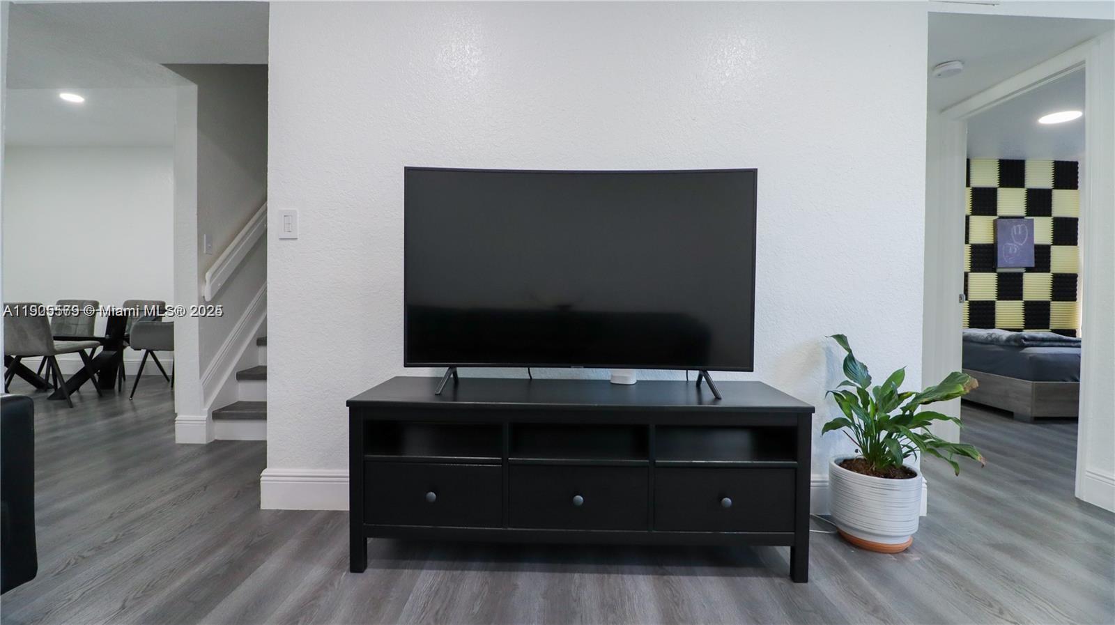 VISTA ALEGRE TOWNHOMES VI - Residential Lease