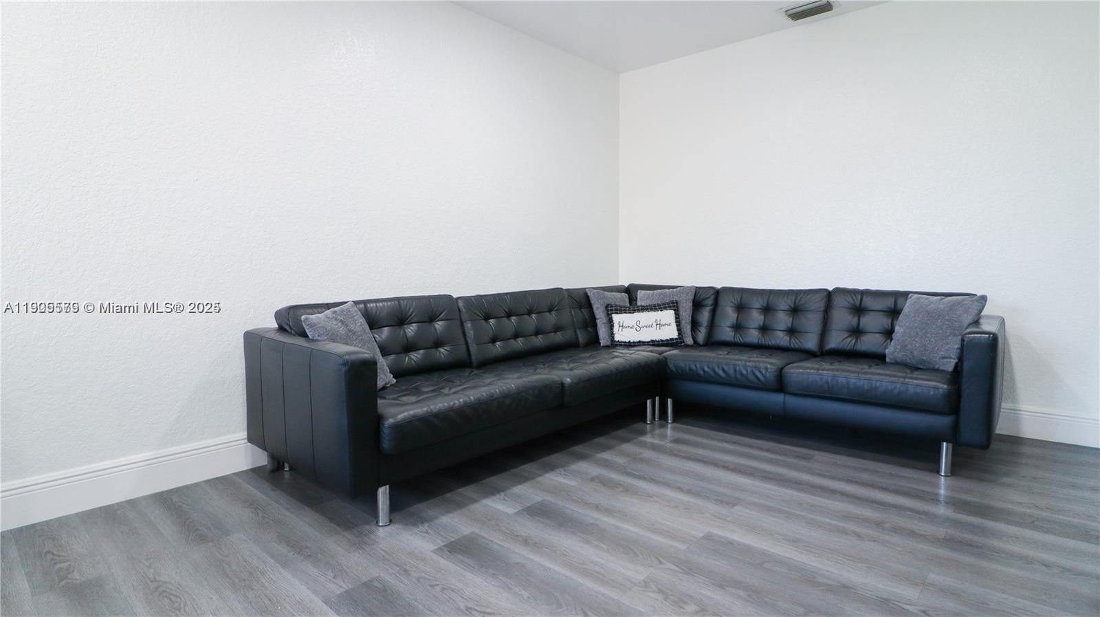 VISTA ALEGRE TOWNHOMES VI - Residential Lease