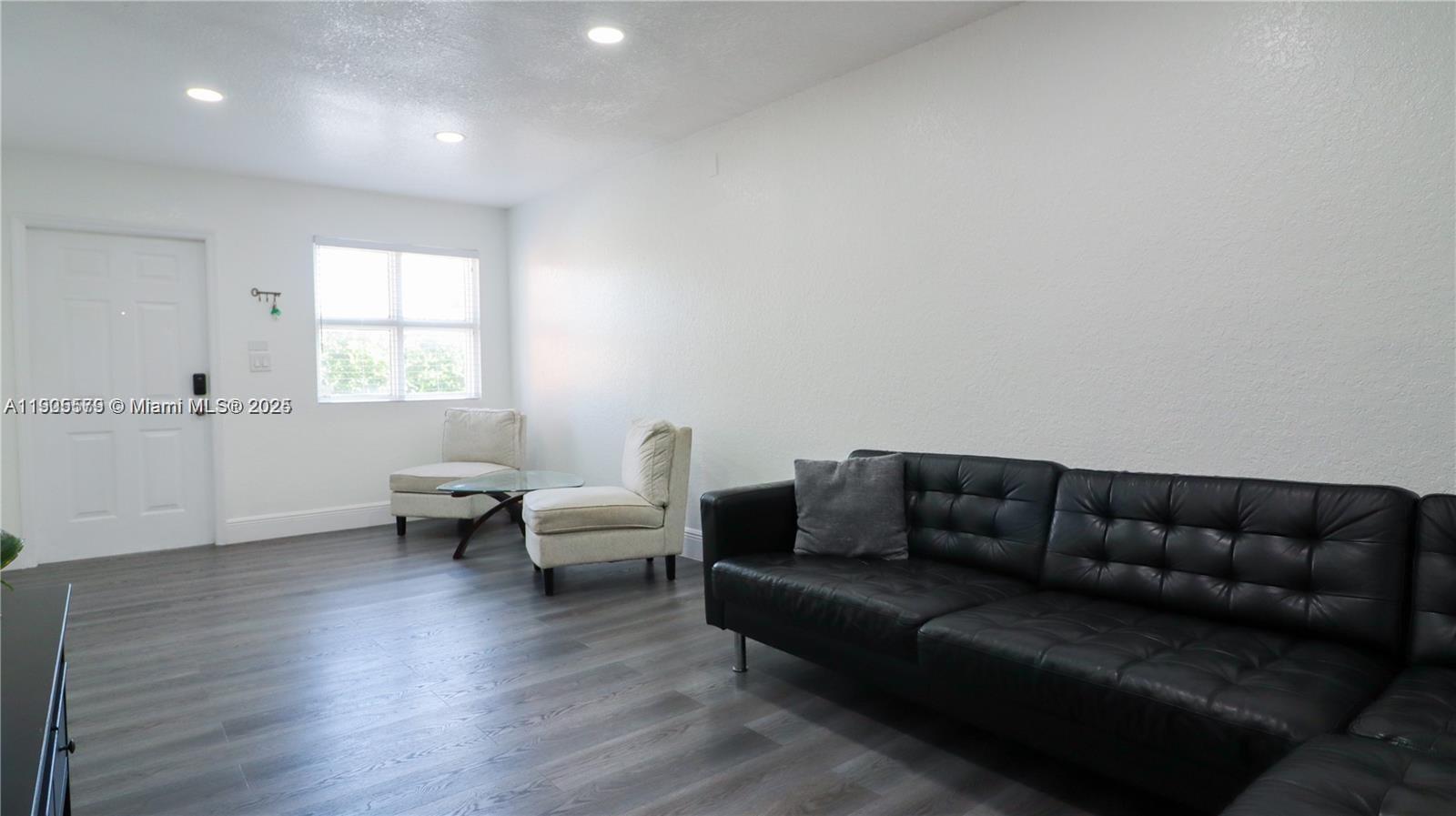 VISTA ALEGRE TOWNHOMES VI - Residential Lease