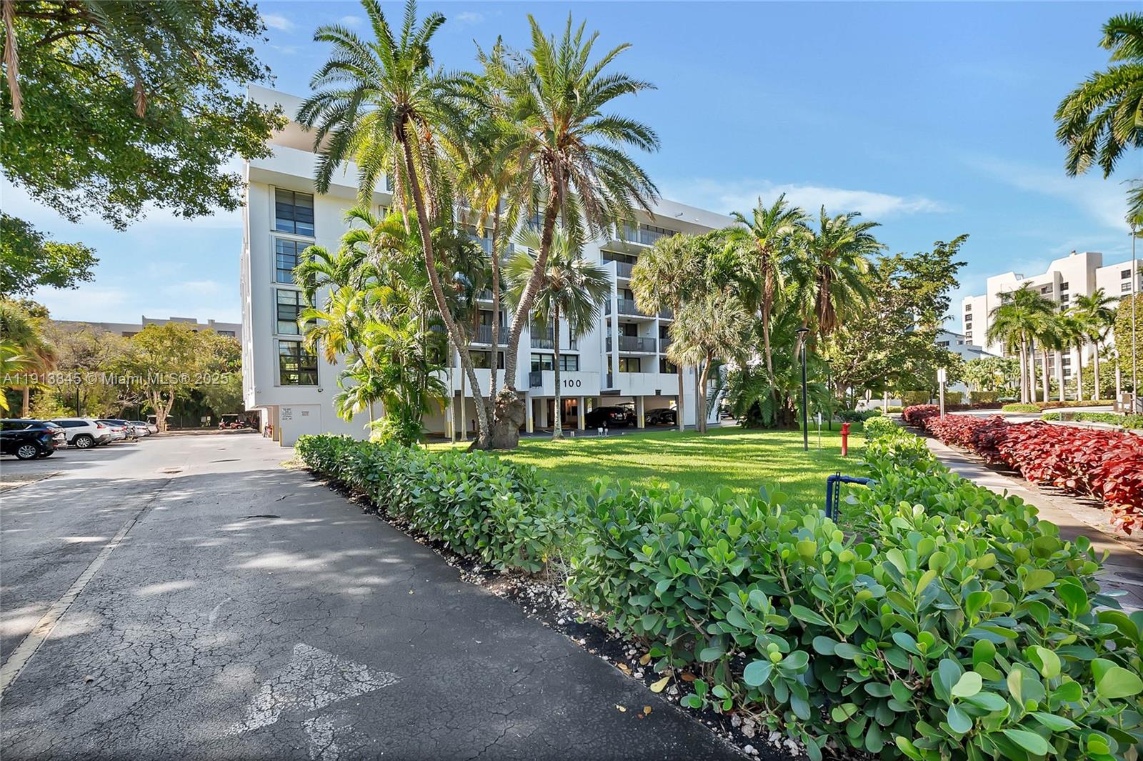 KEY BISCAYNE ONE HUNDRED - Residential