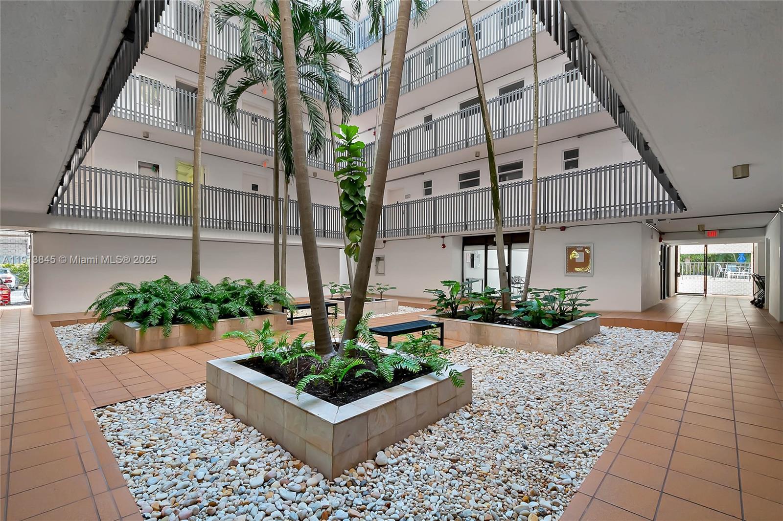 KEY BISCAYNE ONE HUNDRED - Residential