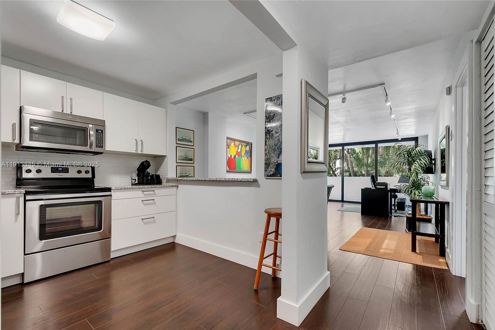 KEY BISCAYNE ONE HUNDRED - Residential