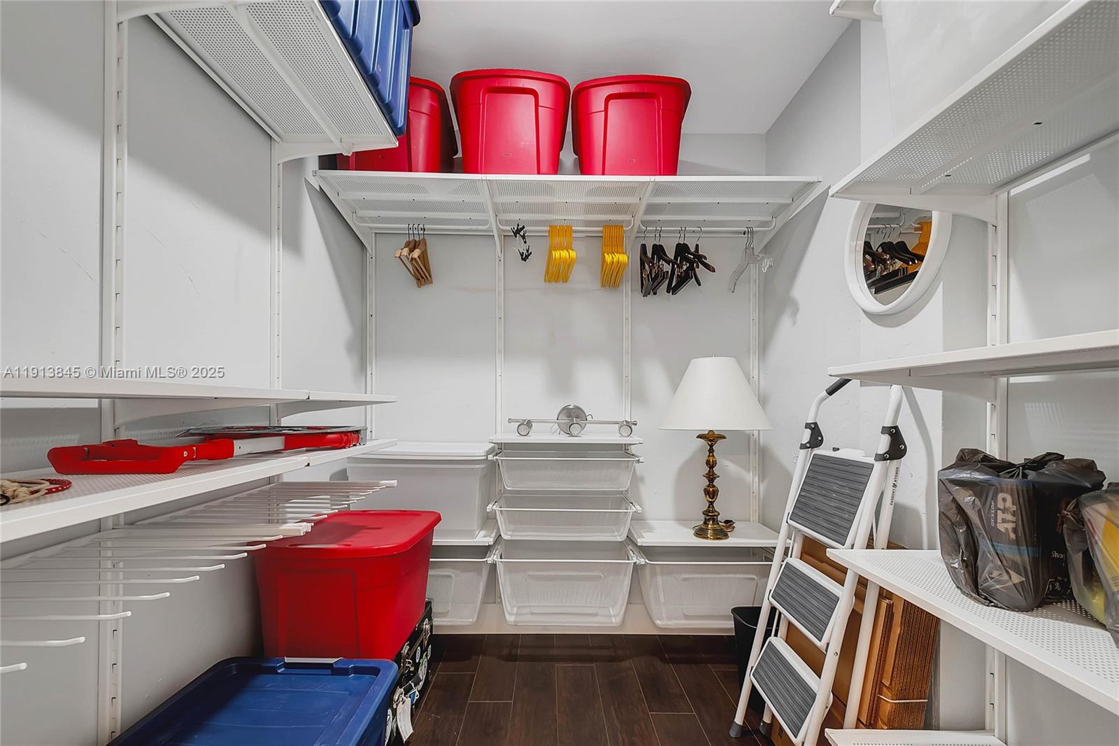 KEY BISCAYNE ONE HUNDRED - Residential