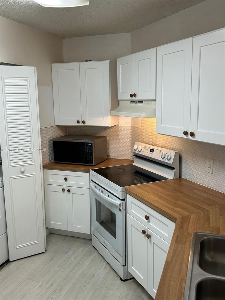 Spacious bright condo 2 Bed 2 Bath at Mediterranean Villas, located on the first floor, updated kitchen, laminate floor, washer and dryer inside the unit. 
Water is included, ONLY can park two cars.
Gated community, excellent location, Miami Gardens and 67th Ave.