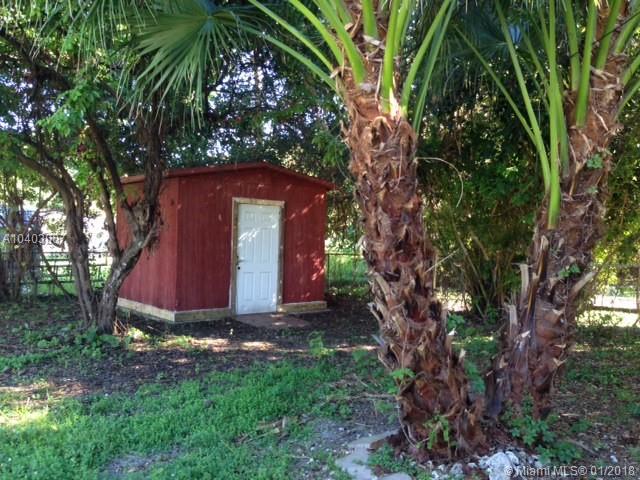 Beautiful 3 bedroom 1 bathroom single family home located in sunny Hollywood. The entire house has been remodeled! . Tile floors . Washer and dryer . fenced backyard! Pets are welcome! (Pet deposit may apply). desirable area, call today to schedule a showing.
